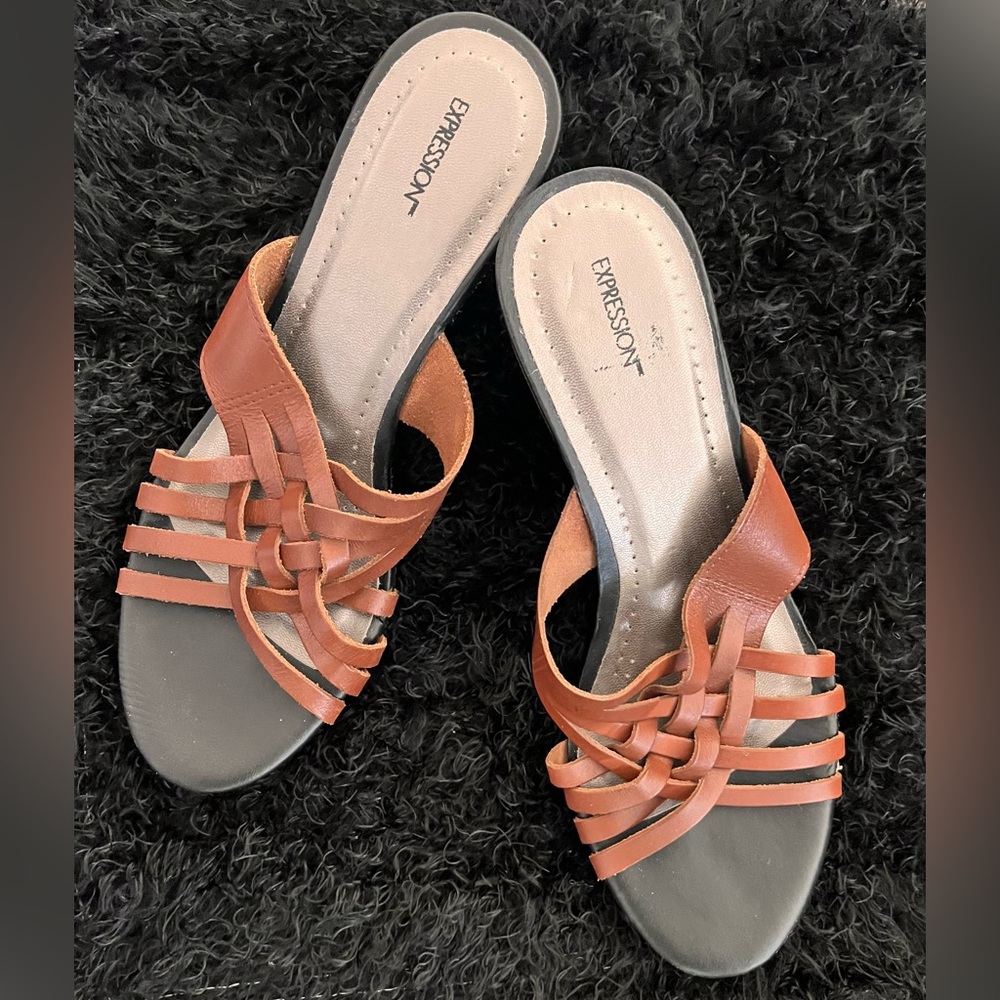 🟢🔴🟡🔵 “The Bay” Vintage Redwood Color Wedge Sandals with Original Label (NWT)!